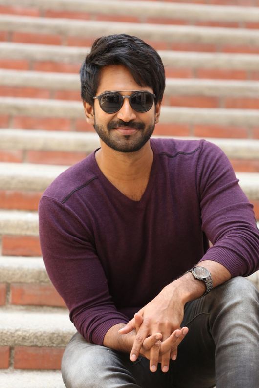 Aadhi-Pinisetty-New-Photos-06