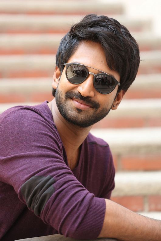 Aadhi-Pinisetty-New-Photos-09