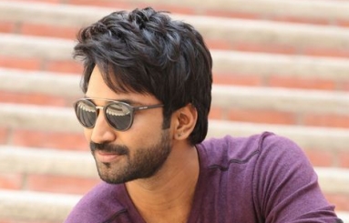 Aadhi-Pinisetty-New-Photos-07