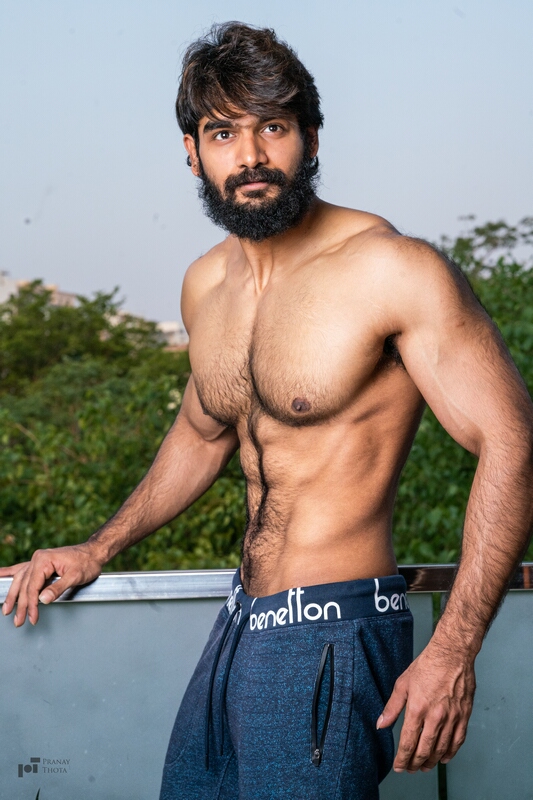 Kartikeya Gummakonda Six Pack Abs Pics