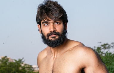 Kartikeya-Gummakonda-Six-Pack-Abs-02