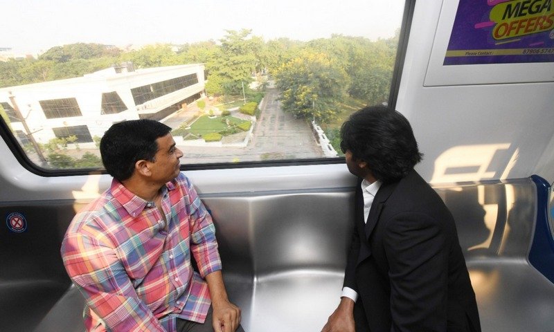 Pawan-Kalyan-Hyderabad-Metro-Train-Ride-Photos-03