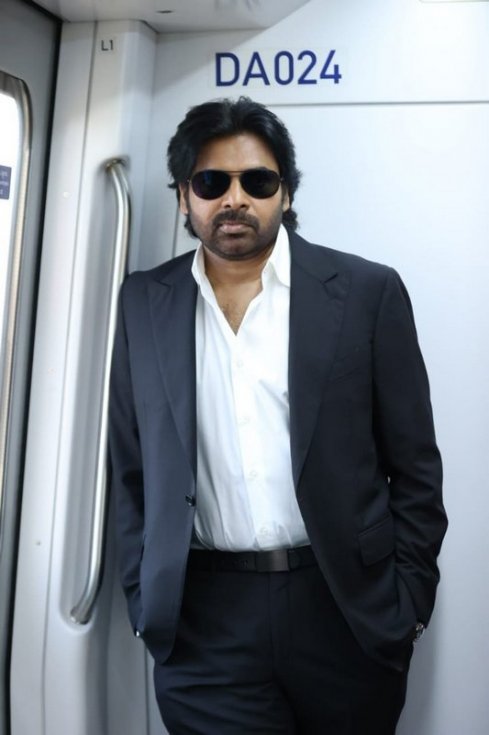 Pawan-Kalyan-Hyderabad-Metro-Train-Ride-Photos-12