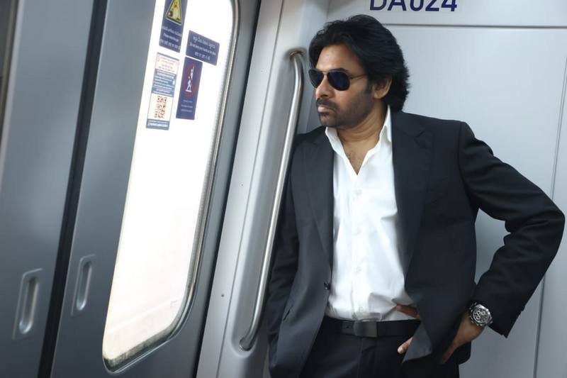 Pawan-Kalyan-Hyderabad-Metro-Train-Ride-Photos-14