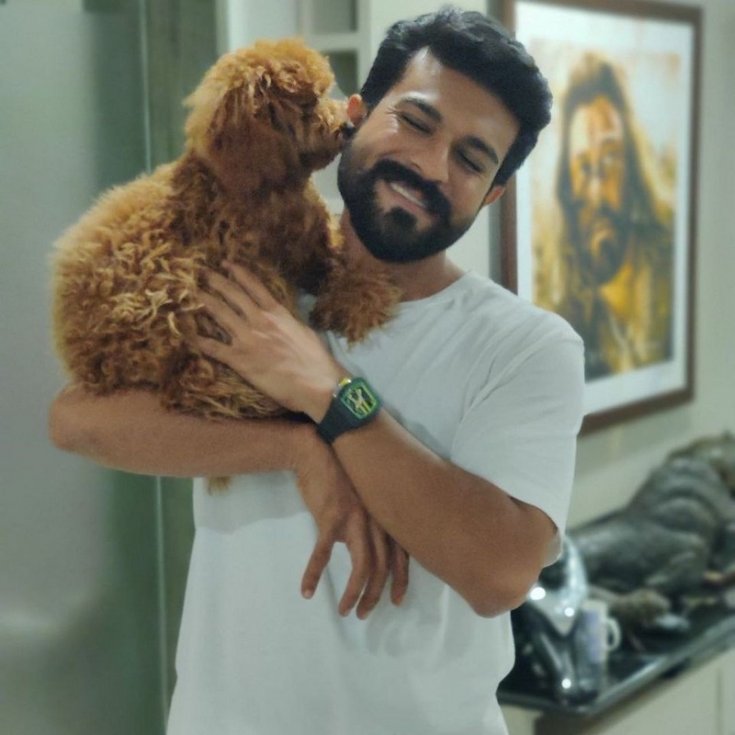 Ram-Charan-With-His-Pet-02