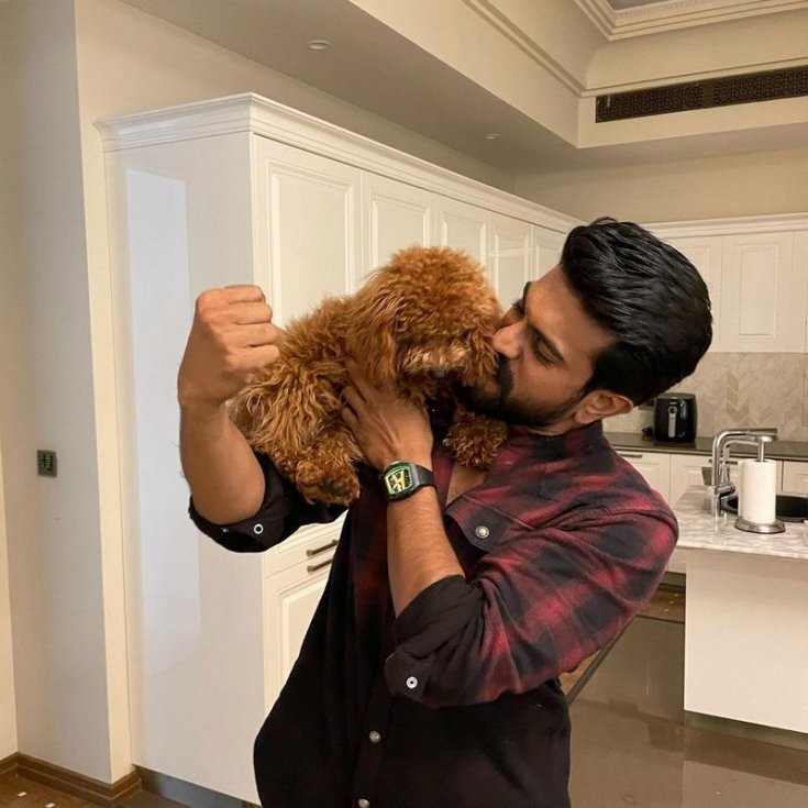 Ram-Charan-With-His-Pet-04