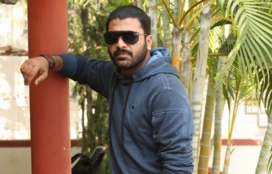 Sharwanand-Interview-Pics-06