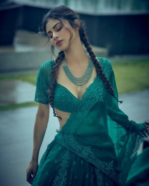 Mouni-Roy-Latest-Pics-02