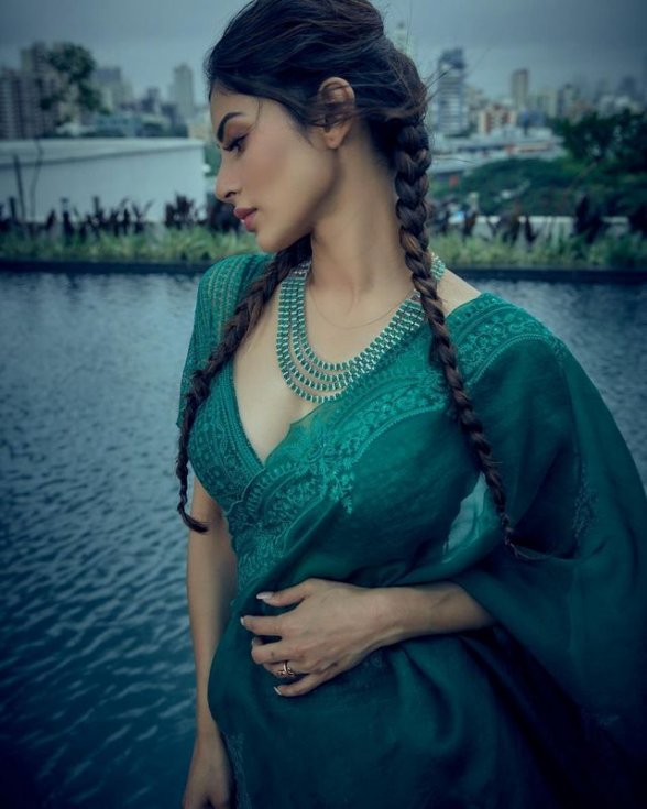 Mouni-Roy-Latest-Pics-03