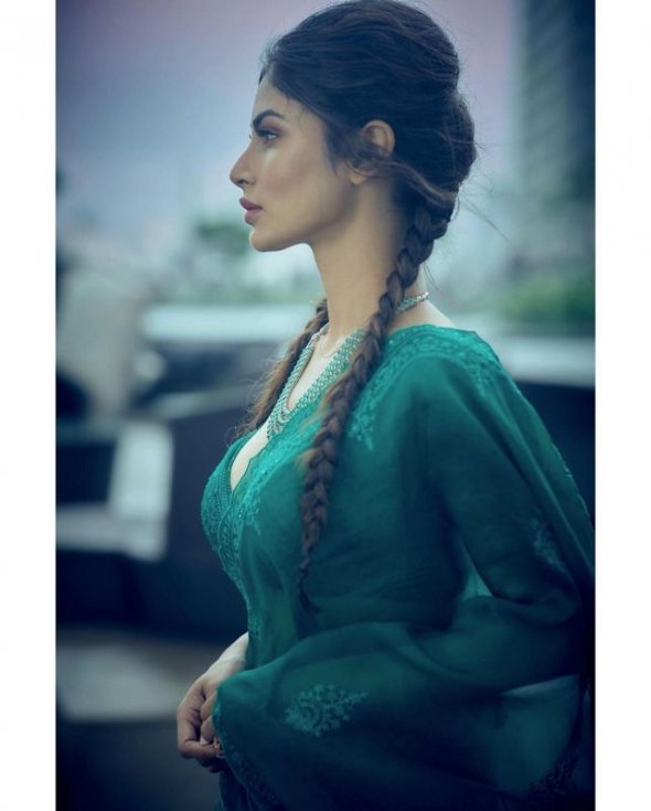 Mouni-Roy-Latest-Pics-08