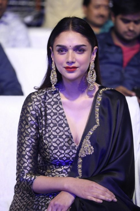 Aditi-Rao-Hydari-Latest-Photos-04