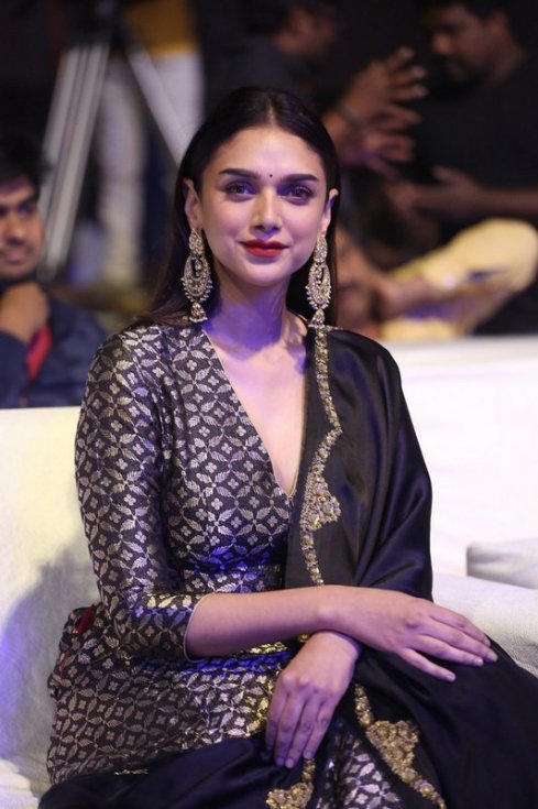 Aditi-Rao-Hydari-Latest-Photos-05