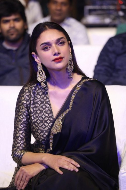 Aditi-Rao-Hydari-Latest-Photos-06