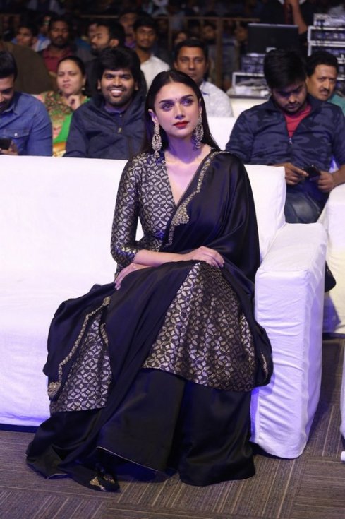 Aditi-Rao-Hydari-Latest-Photos-07