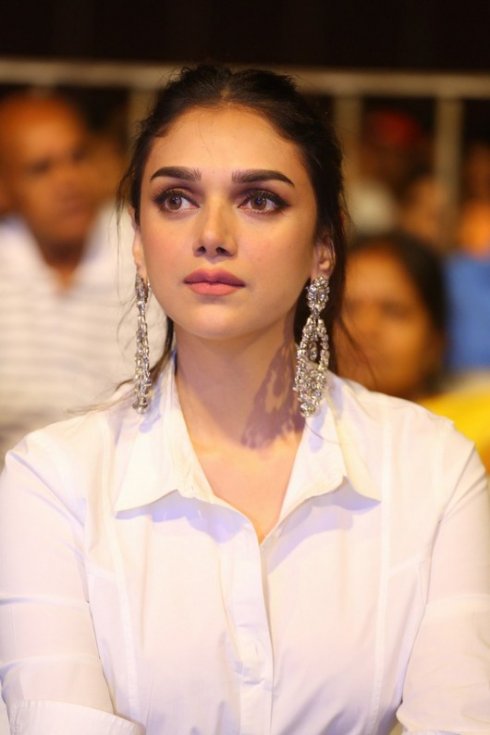 Aditi-Rao-Hydari-Latest-Pics-07