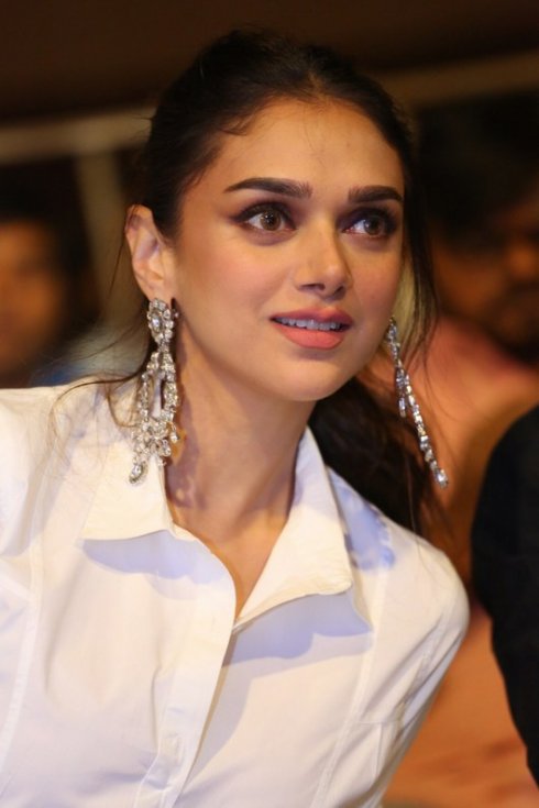 Aditi-Rao-Hydari-Latest-Pics-08