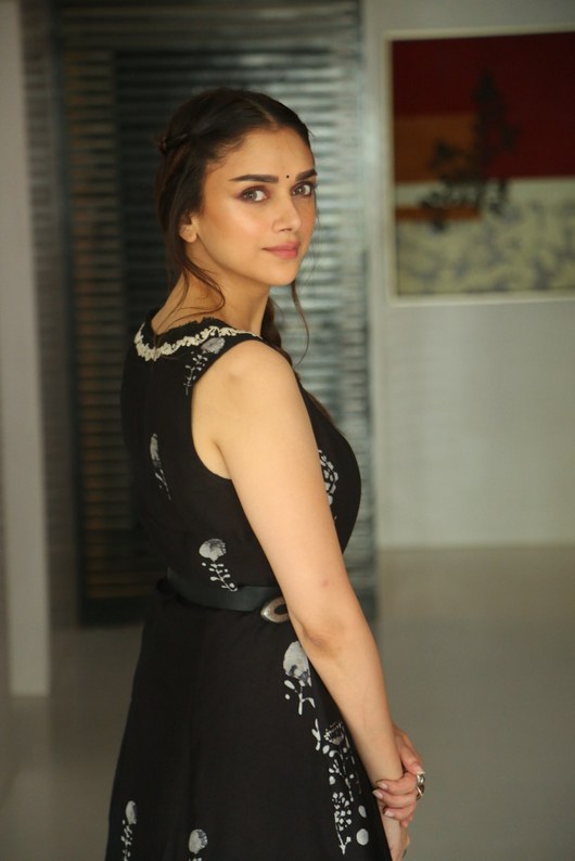 Aditi-Rao-Latest-Photos-07