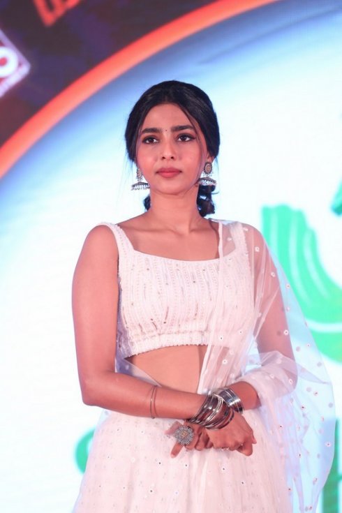 Aishwarya-Lekshmi-New-Photos-09