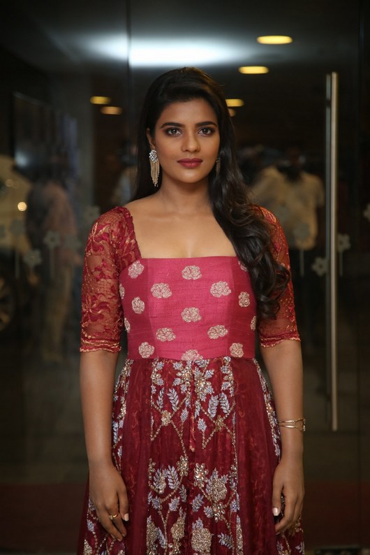 Aishwarya-Rajesh-Latest-Photos-03