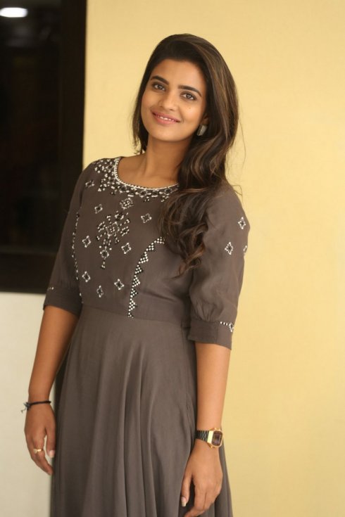 Aishwarya-Rajesh-Latest-Pics-04