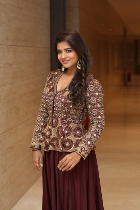 Aishwarya-Rajesh-New-Stills-04