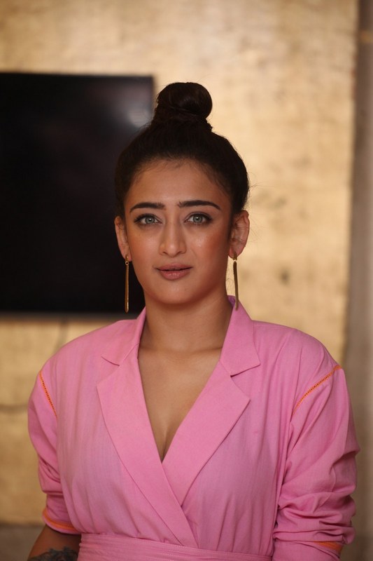 Akshara-Haasan-New-Stills-06