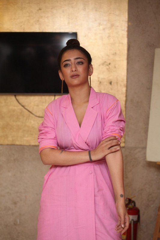 Akshara-Haasan-New-Stills-08