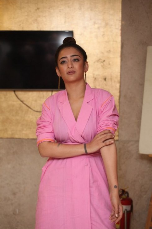 Akshara-Haasan-New-Stills-08