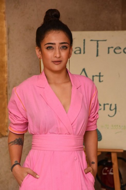 Akshara-Haasan-New-Stills-09