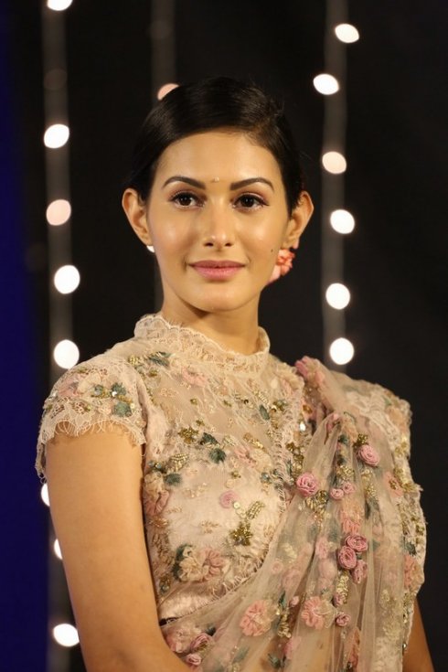 Amyra-Dastur-New-Photos-08