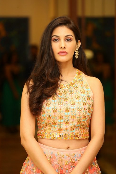 Amyra-Dastur-latest-Pics-06