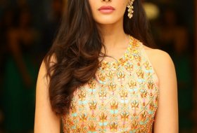 Amyra-Dastur-latest-Pics-06