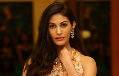 Amyra-Dastur-latest-Pics-07