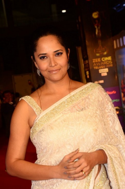 Anasuya-Bharadwaj-New-Stills-08