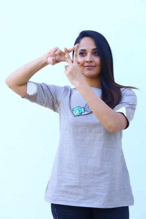 Anasuya-New-Pics-09