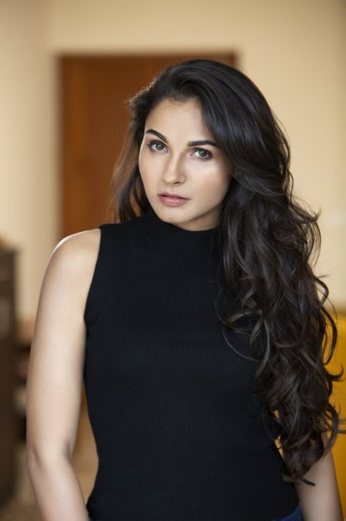 Andrea-Jeremiah-Photos-06