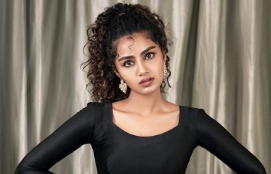 Anupama-Parameswaran-Latest-Stills-10