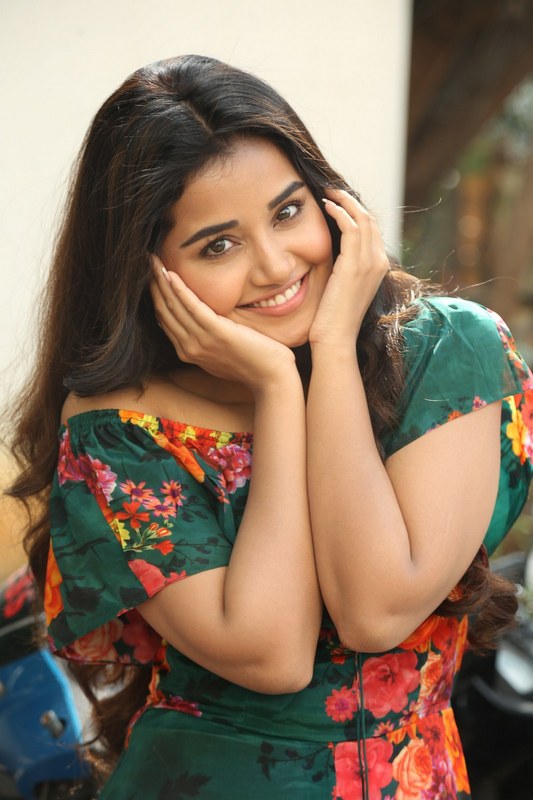 Anupama Parameswaran New Pics