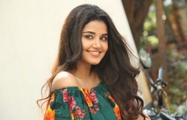 Anupama-Parameswaran-New-Pics-09