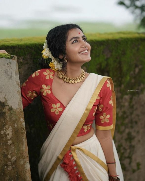 Anupama-Parameswaran-Onam-Special-Photos-08