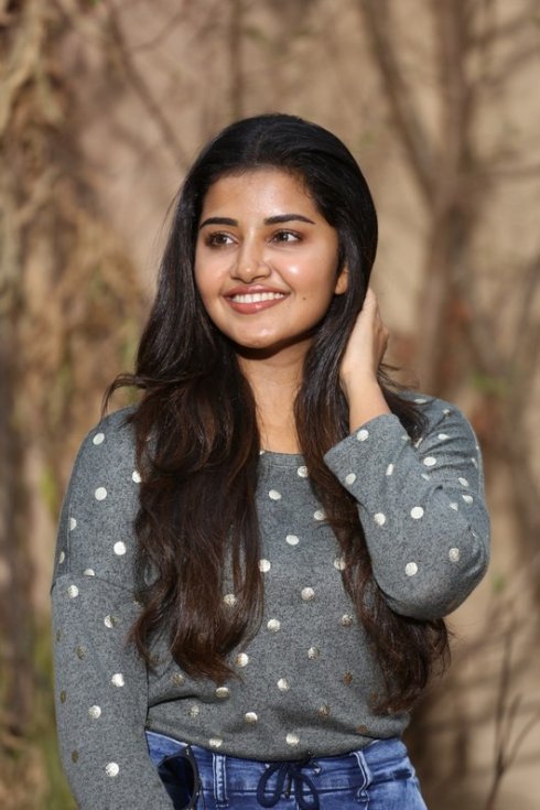 Anupama-Parameswaran-new-Photos-09