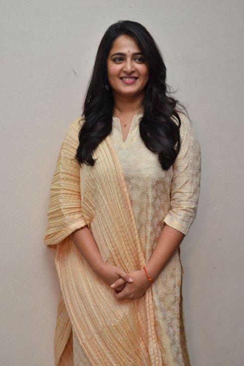 Anushka-Shetty-New-Photos-03