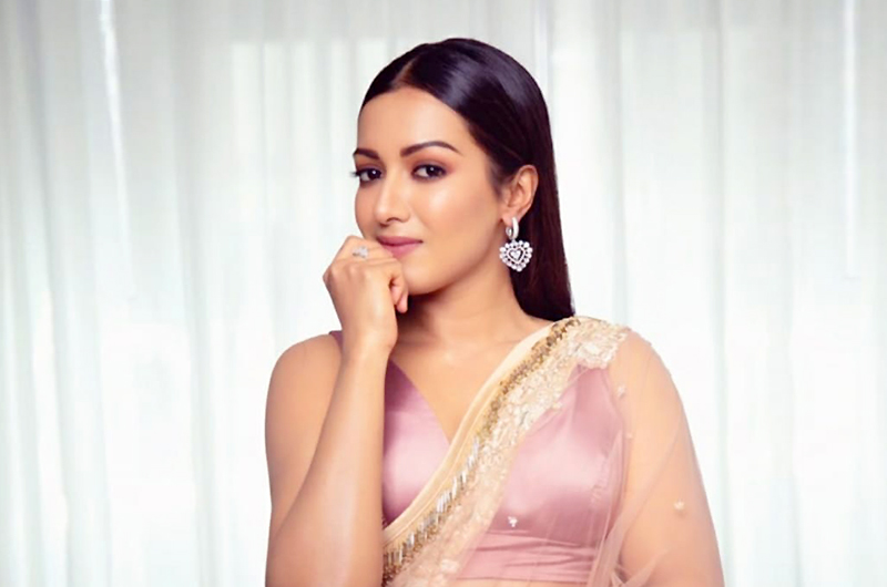 Catherine-Tresa-Latest-Pics-01