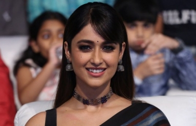 Ileana-At-AAA-Pre-Release-Event-08