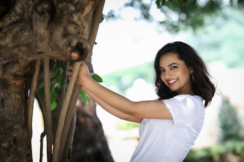 Isha-Chawla-New-Pics-13