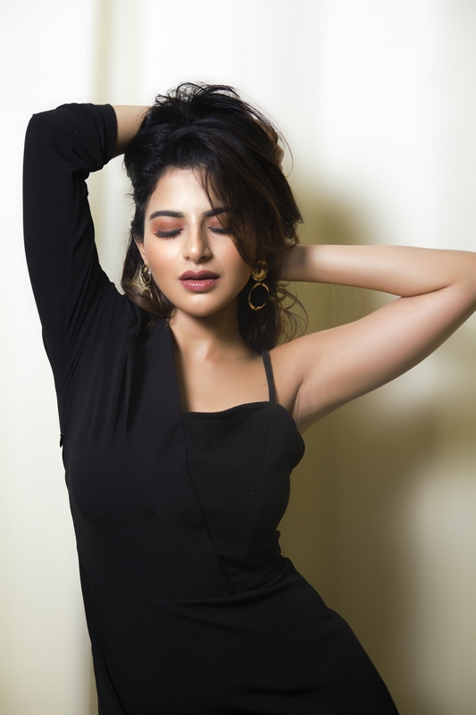 Iswarya Menon New Pics