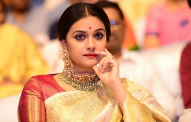 Keerthy-Suresh-At-Mahanati-Audio-Launch-07