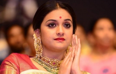 Keerthy-Suresh-At-Mahanati-Audio-Launch-08