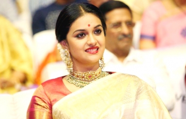 Keerthy-Suresh-At-Mahanati-Audio-Launch-09