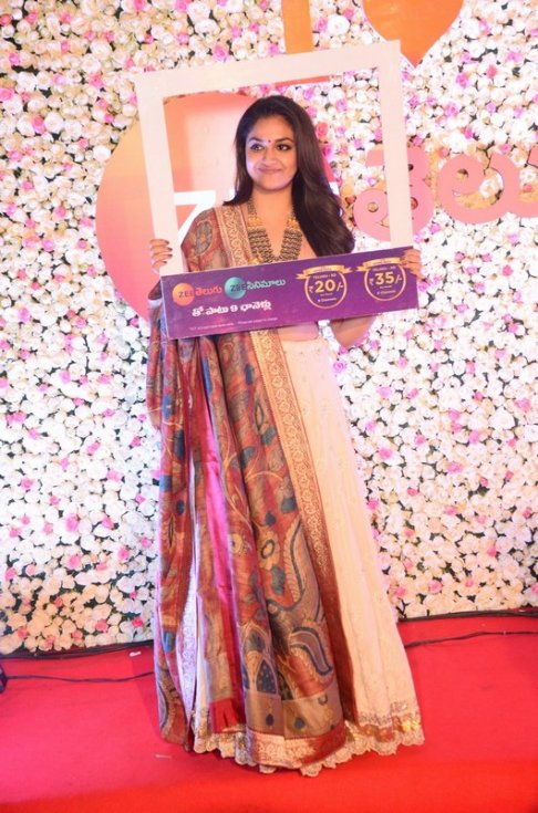 Keerthy-Suresh-At-Zee-Cine-Awards-2018-Photos-08